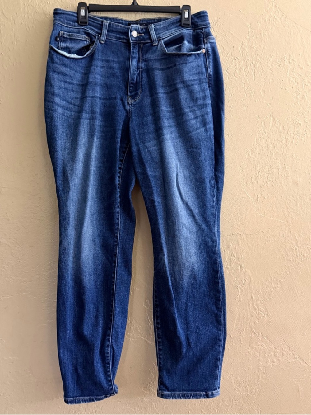 Judy Blue White Denim Boyfriend Fit Jeans inseam 29", waist 18", rise 11 1/2"